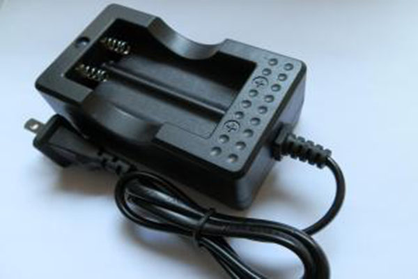 電池充電器1.jpg